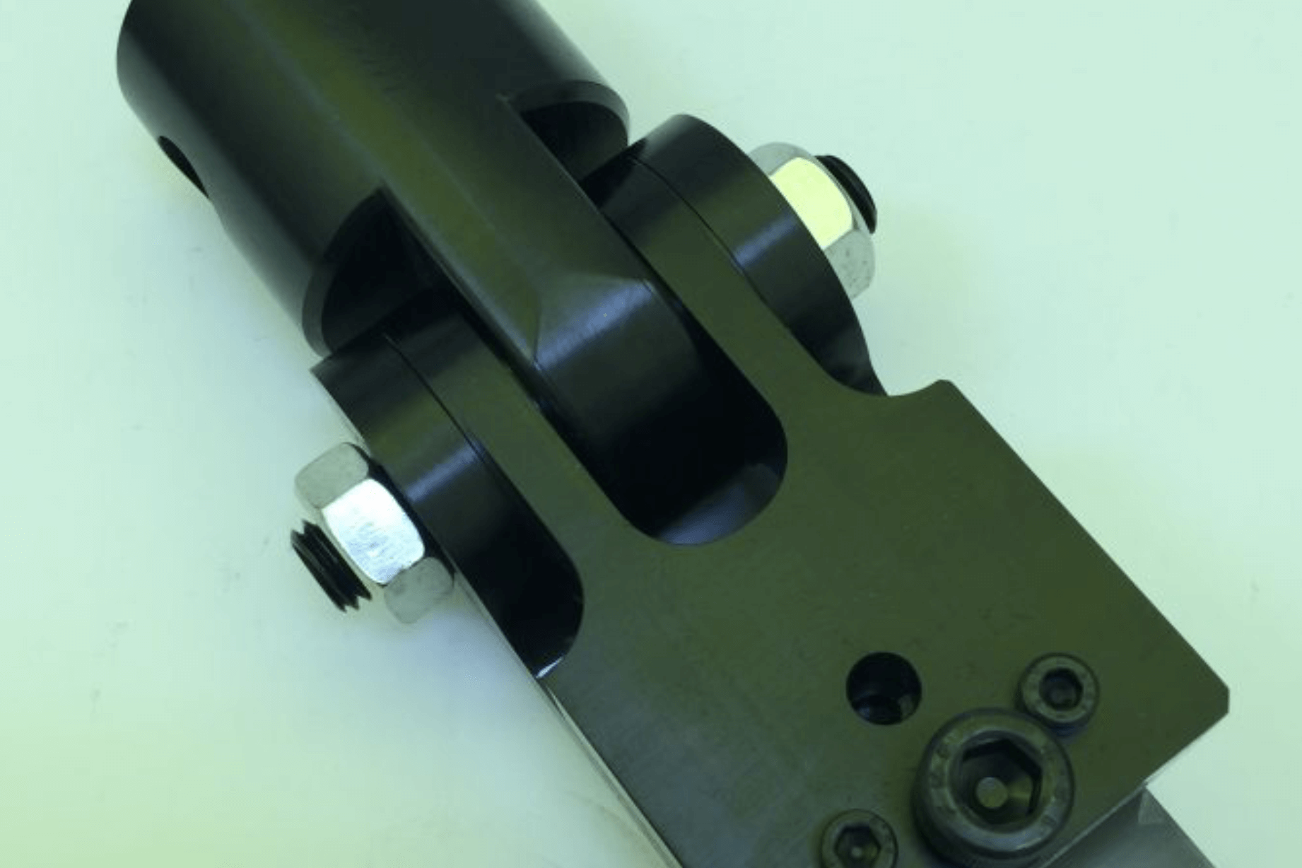 Ferramenta com Garras para Teste de Materiais